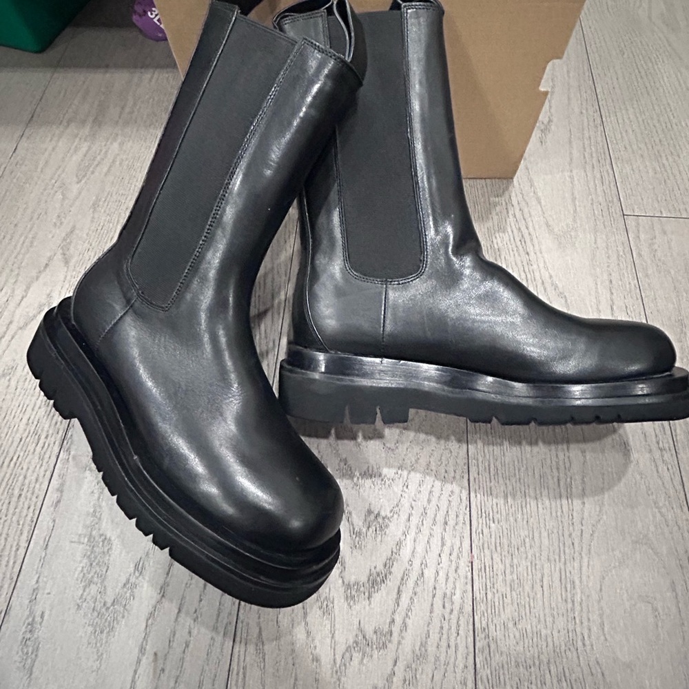 Bottega veneta Black lug  Leather Boots
